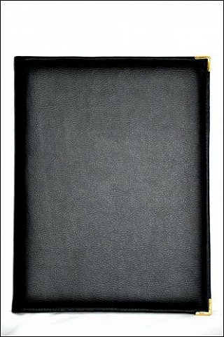 Папка-меню 32,5*24 кож.зам.-шелк черная  росс. кожзам-1