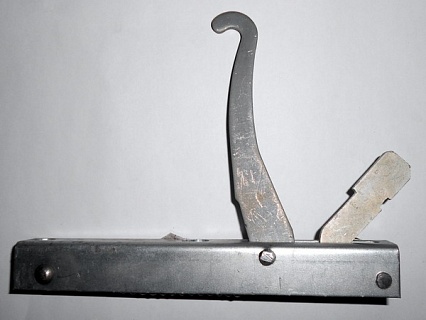 Механизм закрывания двери РАДА20.01.14.00 ПРАВАЯ 2552047d-1