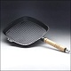 Сковорода 27*27 см. чугун. квадр. рифлен. съем. дерев. ручк.